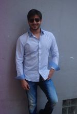 Vivek Oberoi snapped outside Tips office as he signs new film on 21st March 2012 (17).JPG